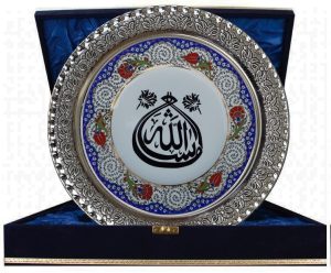 PRT 20 25 Cm Mavi Altın Yaldızlı masallah yazılı Çini Desenli Gümüş Çerçeveli Porselen Tabak