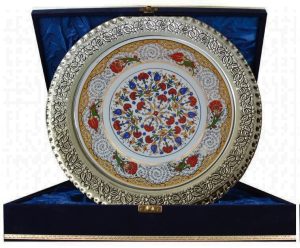PRT 44 25 Cm Sarı Altın Yaldızlı Lale karanfil Desenli Gümüş Çerçeveli Porselen Çini Tabak