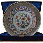 PRT 47 25 Cm Mavi Altın Yaldızlı Lale karanfil Desenli Gümüş Çerçeveli Porselen Çini Tabak