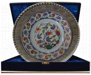 PRT 47 25 Cm Mavi Altın Yaldızlı Lale karanfil Desenli Gümüş Çerçeveli Porselen Çini Tabak
